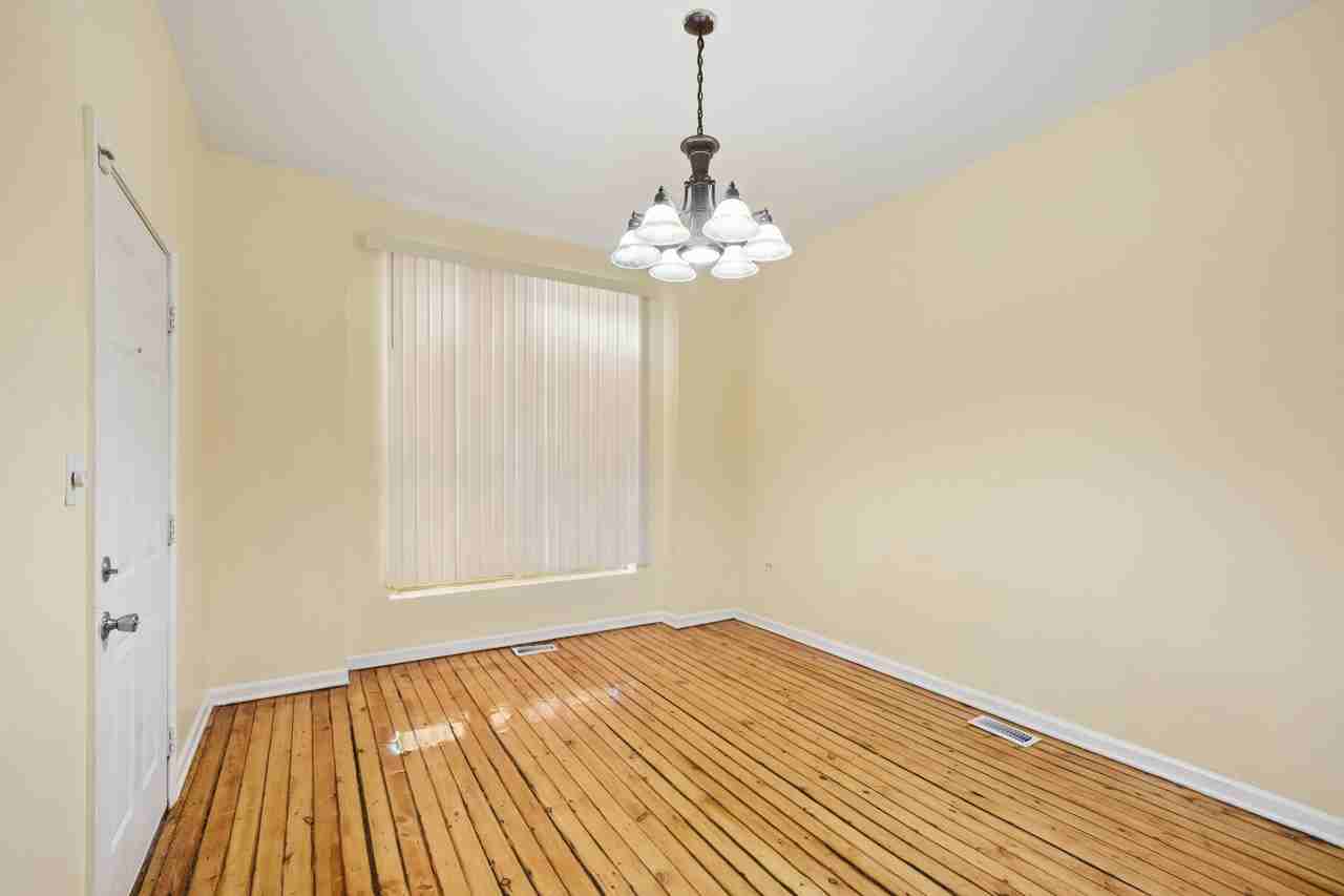 115 S Kilbourn Ave #1 - Photo 4 of 15