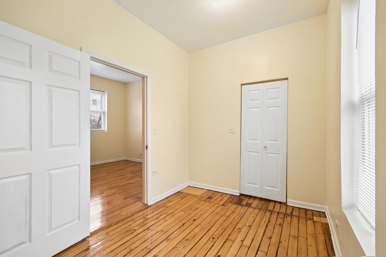 115 S Kilbourn Ave #1 - Photo 5 of 15