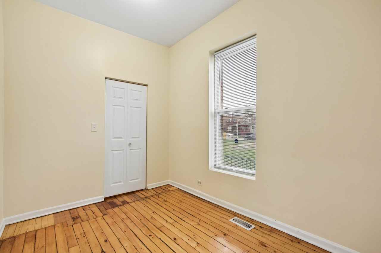 115 S Kilbourn Ave #1 - Photo 6 of 15