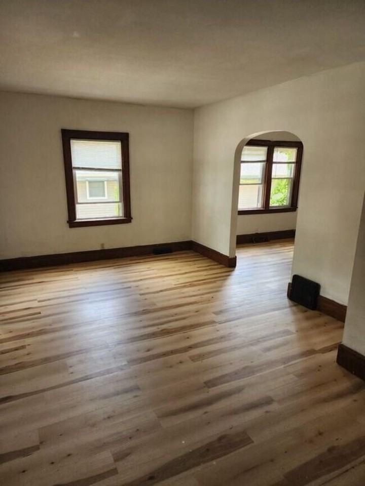 212 N London Ave #212 - Photo 2 of 7