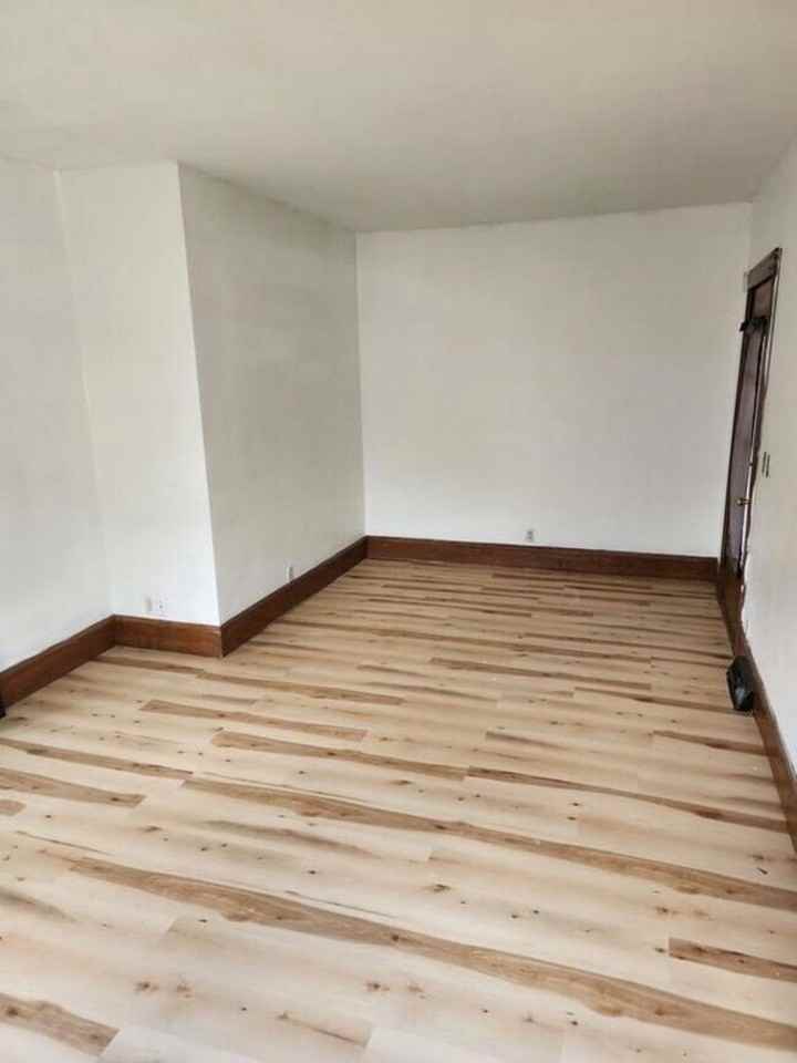 212 N London Ave #212 - Photo 4 of 7