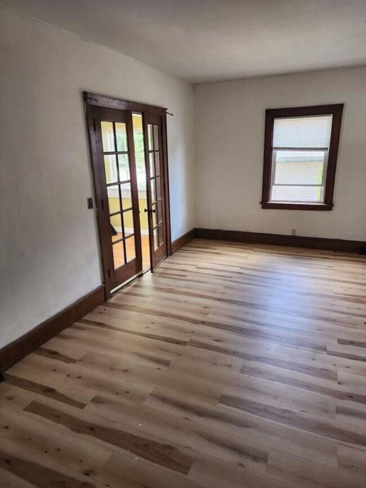 212 N London Ave #212 - Photo 5 of 7