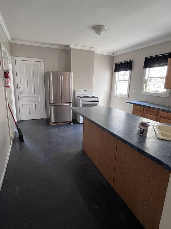 118 N Ferry St #2 - Photo 3 of 20