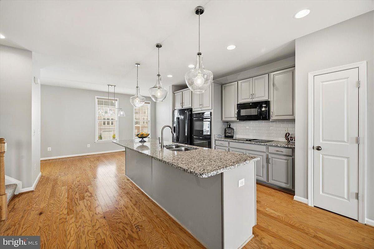 112 Keller Ct #1 - Photo 3 of 22