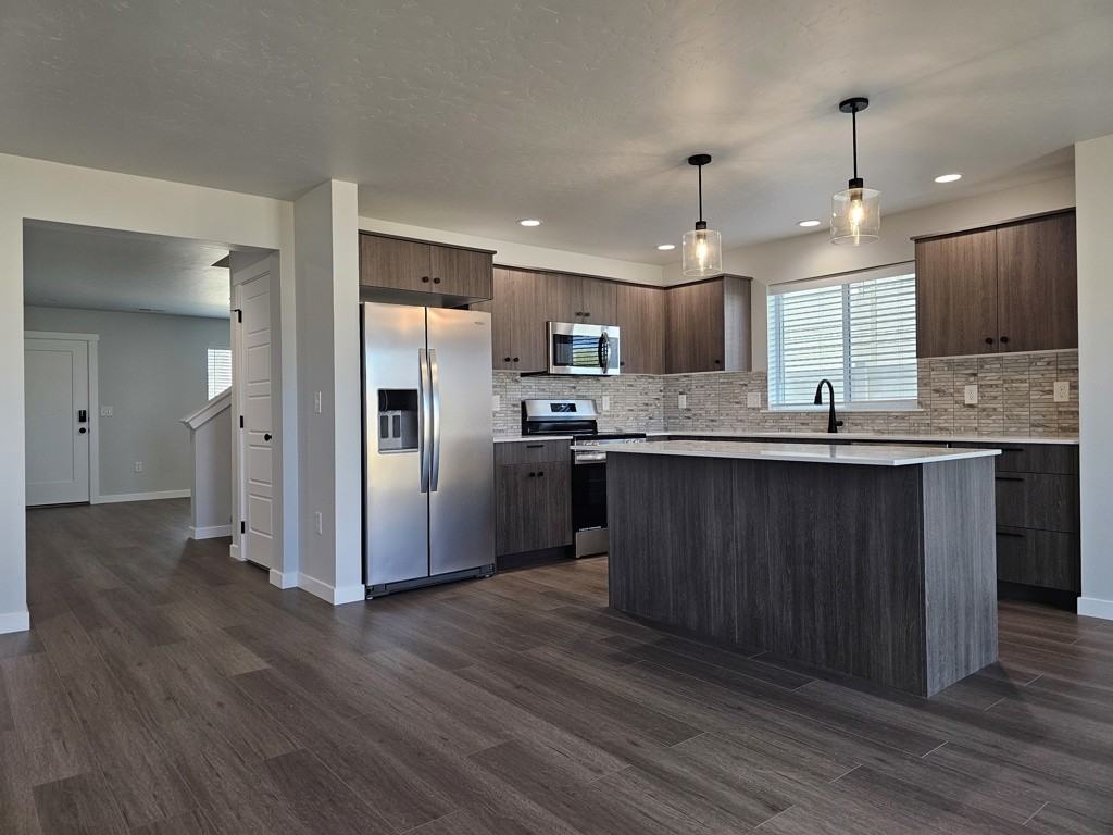 2200 N Carly Ave - Photo 2 of 18