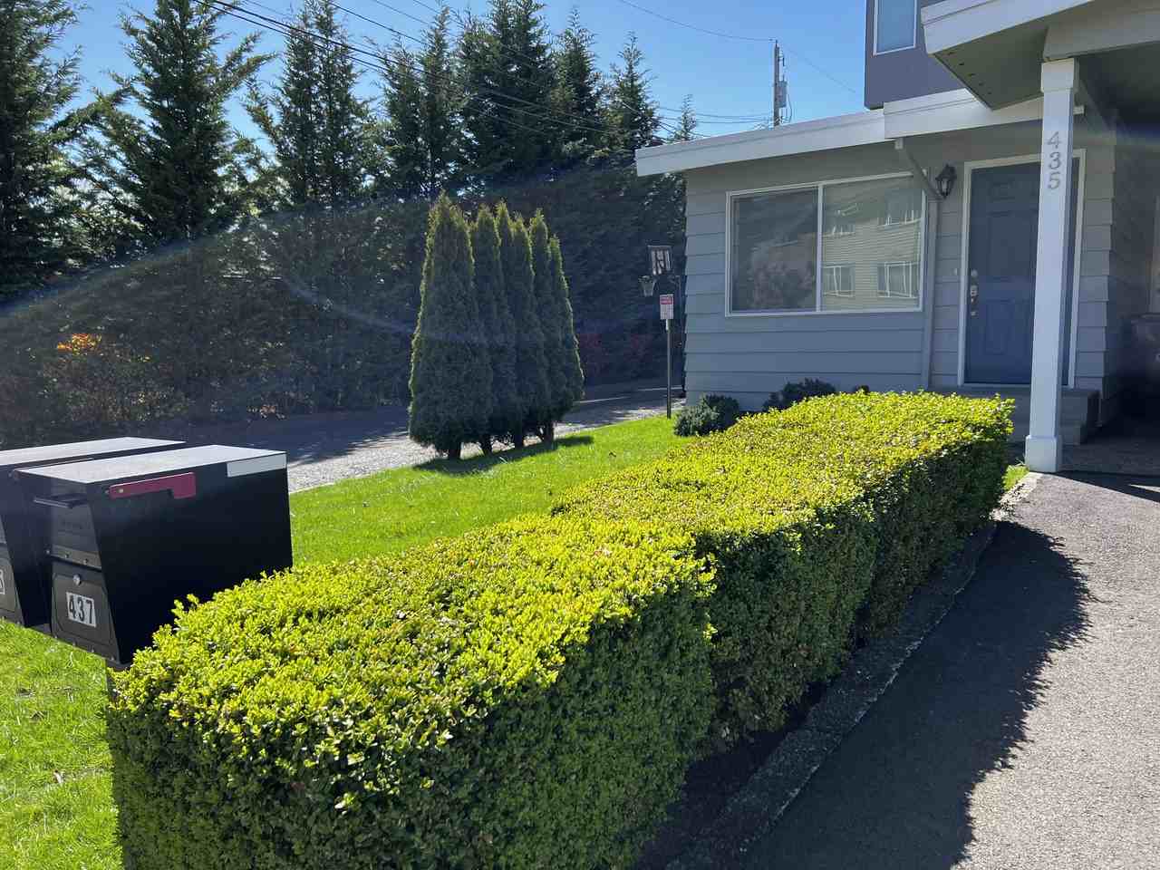 435 3rd St #435 - Photo 3 of 17