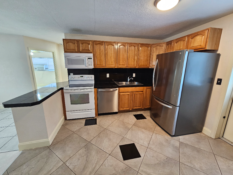 220 Nestreet - Photo 3 of 18