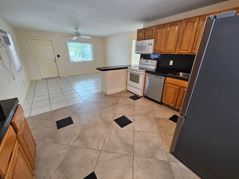 220 Nestreet - Photo 4 of 18