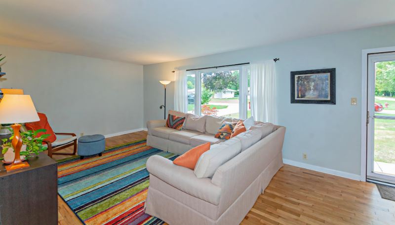 710 Clemens Ave - Photo 7 of 25