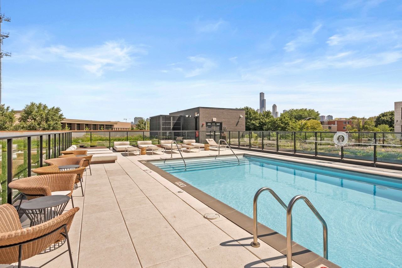 1487 S Blue Island Ave - Photo 4 of 5