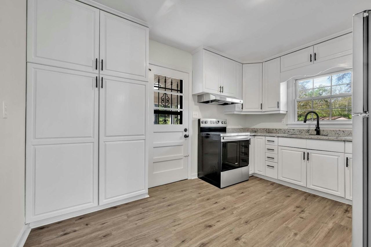 1112 Violet Drive - Photo 6 of 30