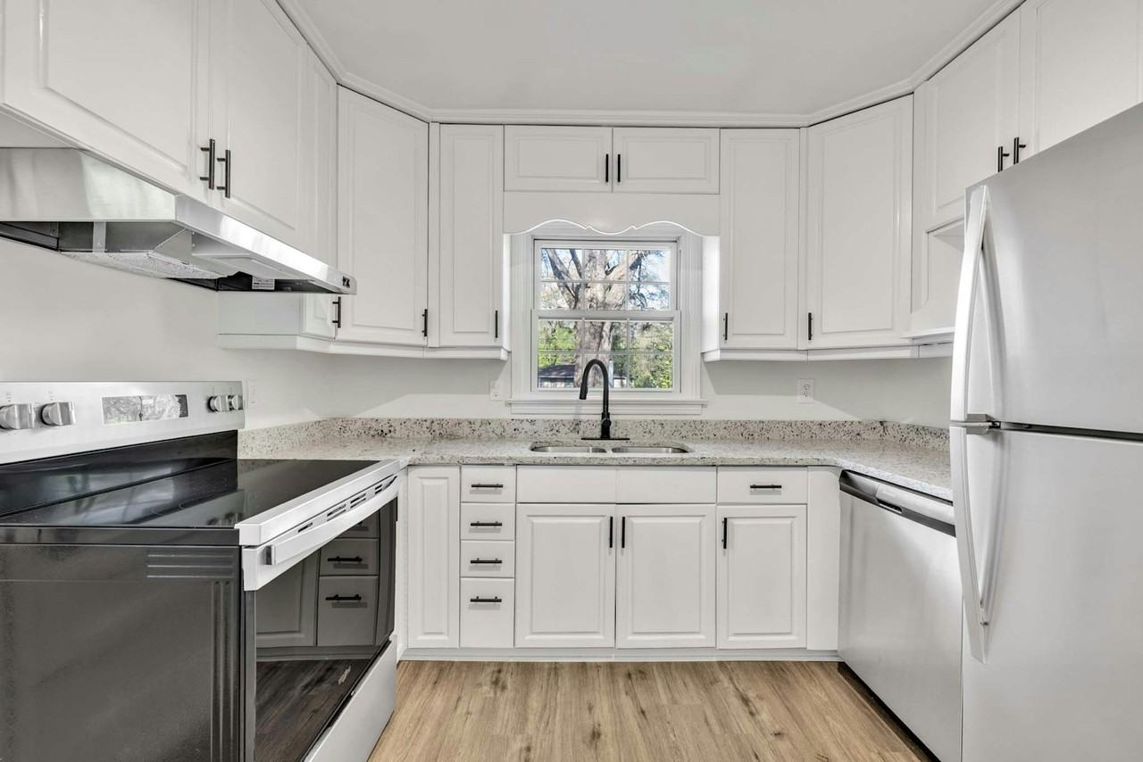 1112 Violet Drive - Photo 7 of 30