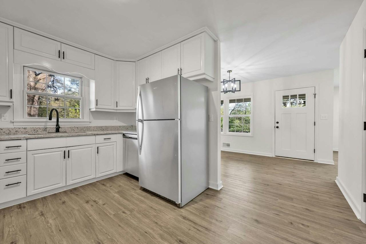 1112 Violet Drive - Photo 4 of 29