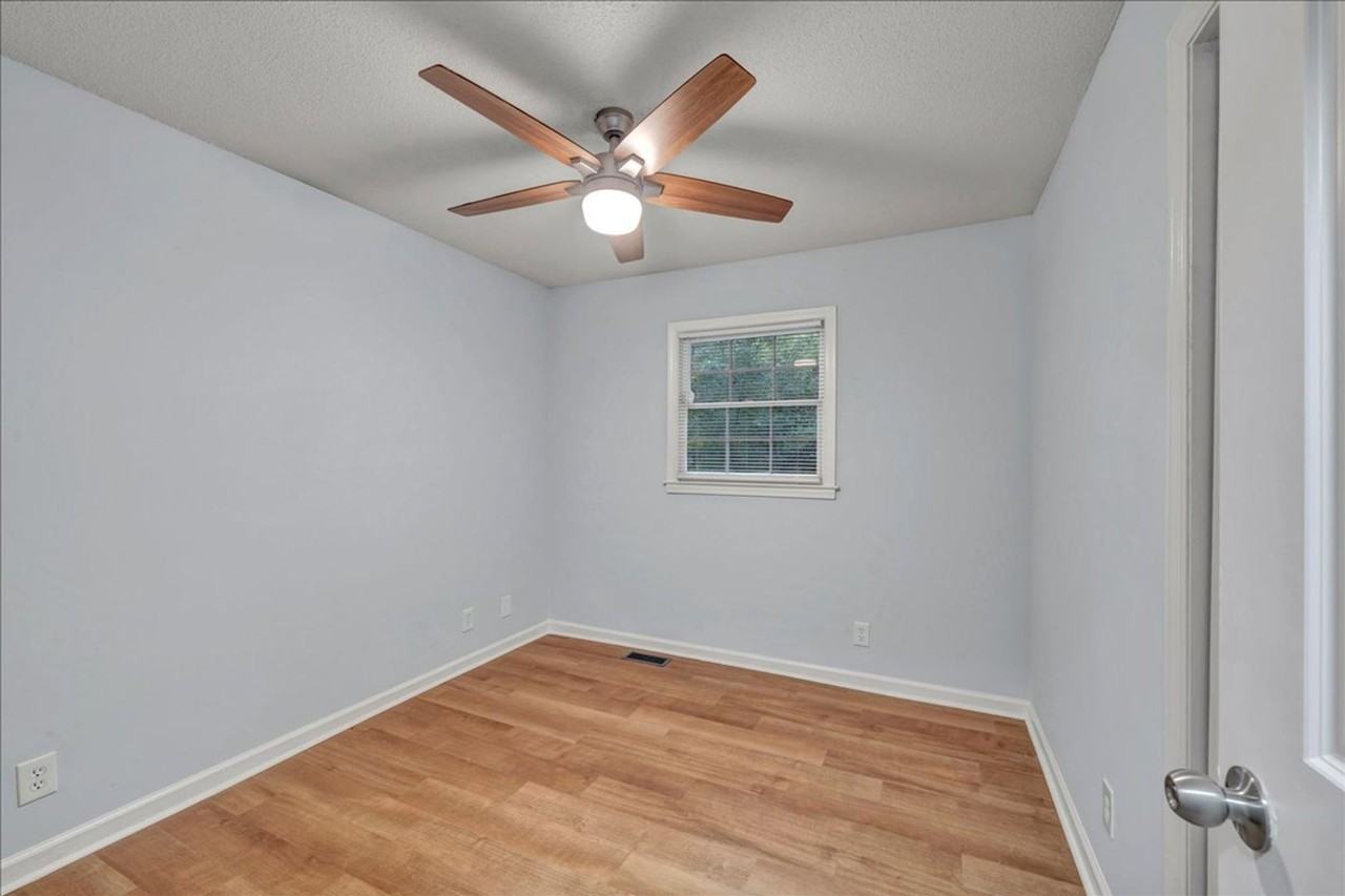 1189 Runnymede Ln - Photo 4 of 34