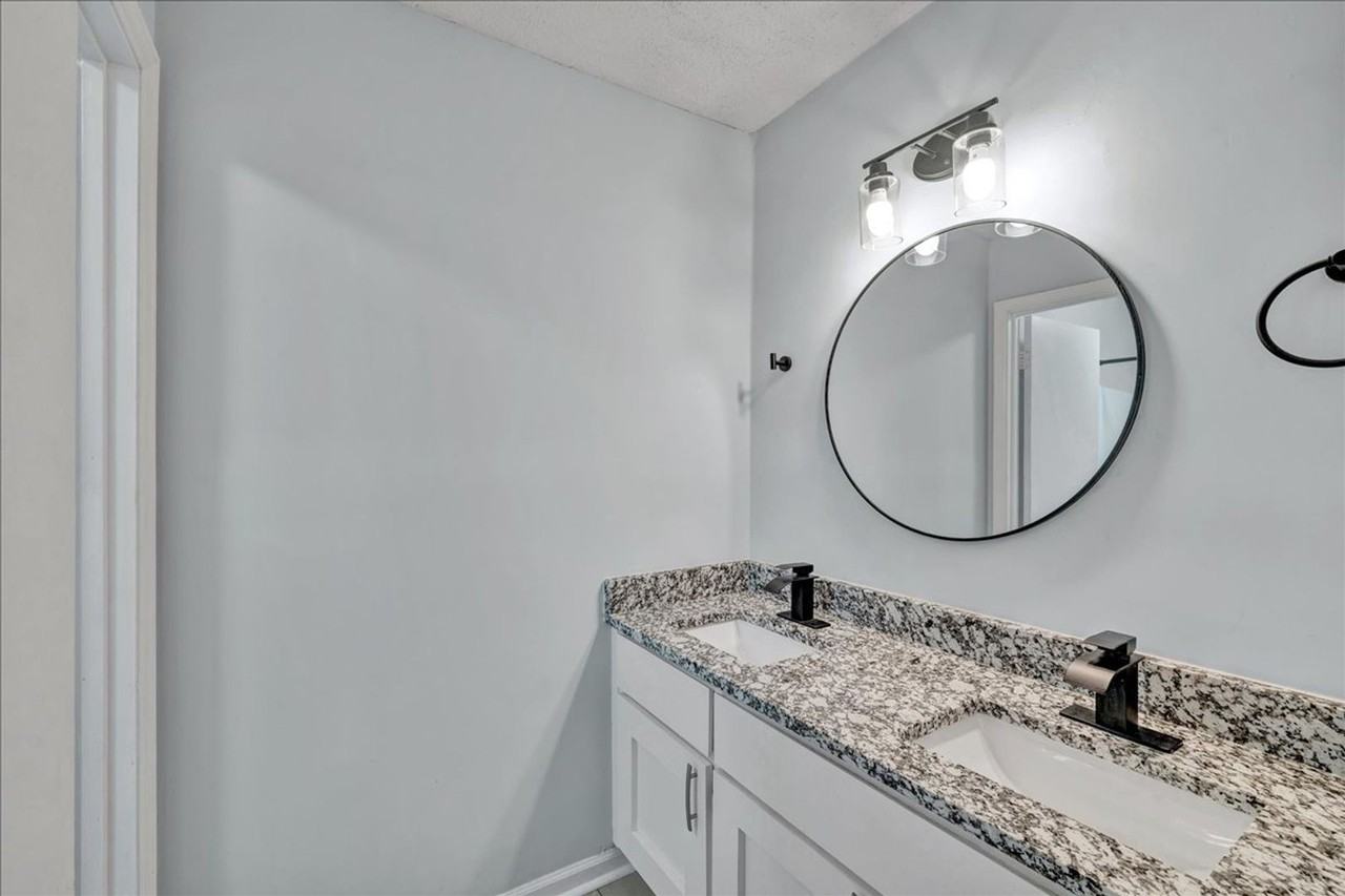 1189 Runnymede Ln - Photo 5 of 34