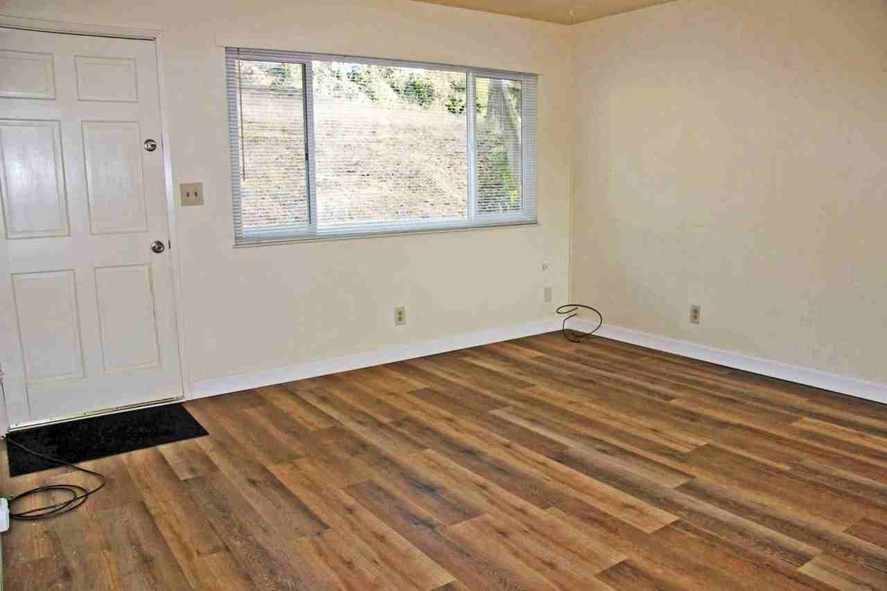 19130 Beauchamp Dr - Photo 2 of 12