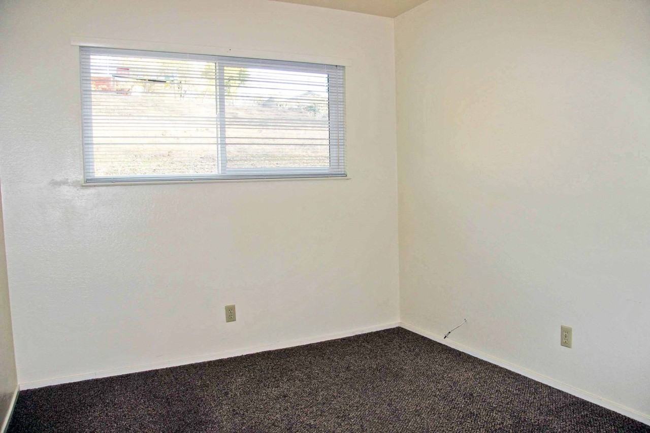 19130 Beauchamp Dr - Photo 7 of 12