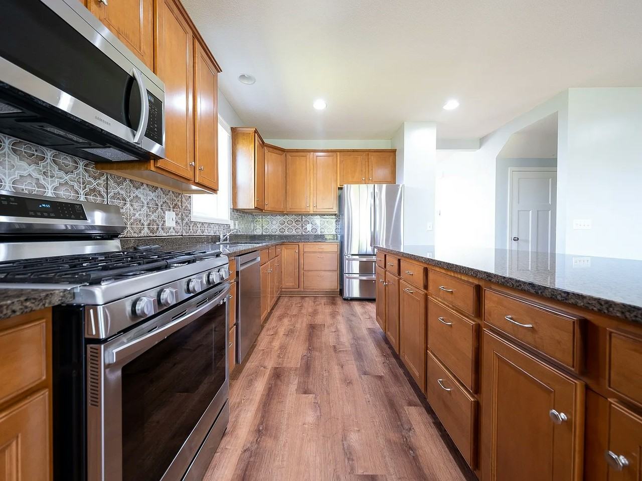 4650 Yellowstone Lane North - Photo 3 of 19