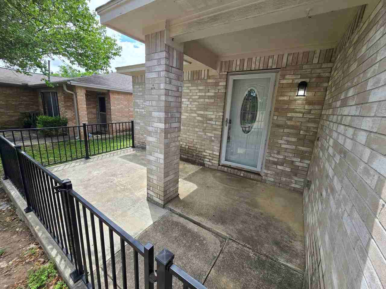 2011 Garrison Dr - Photo 2 of 14