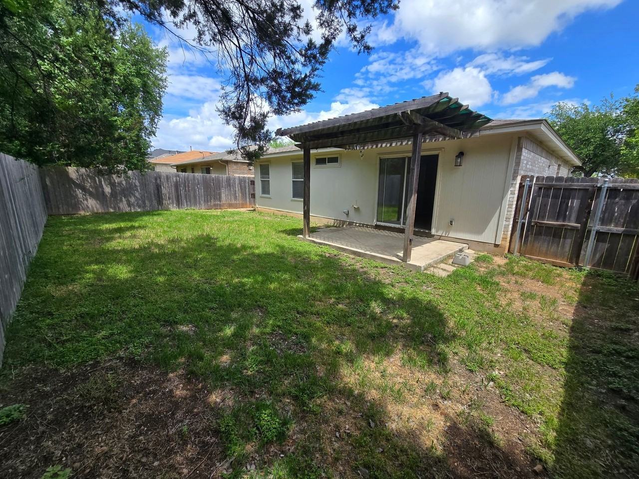 2011 Garrison Dr - Photo 3 of 14