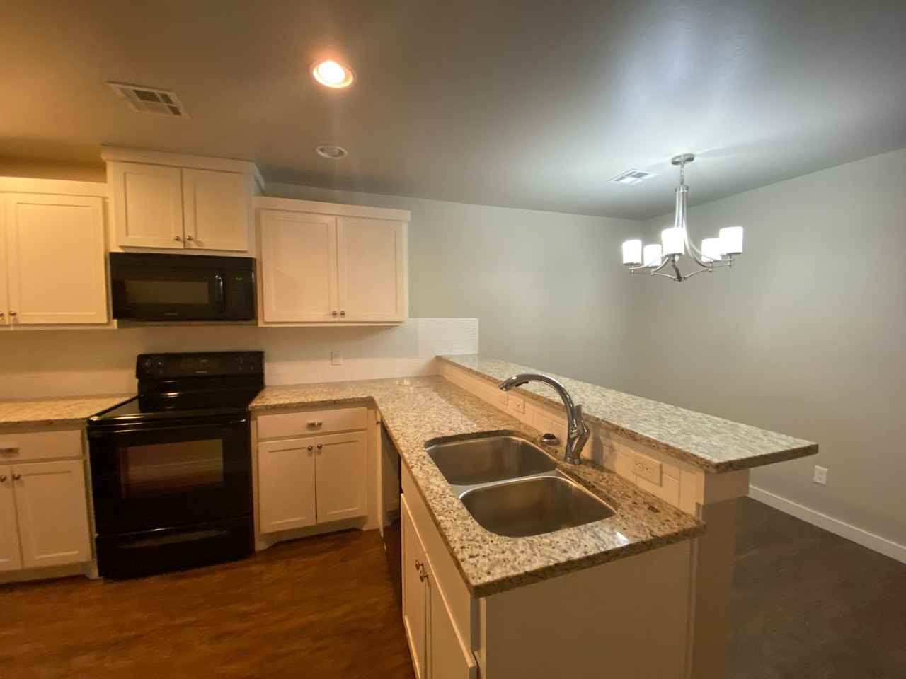 737 Sw 13th St - Photo 6 of 35