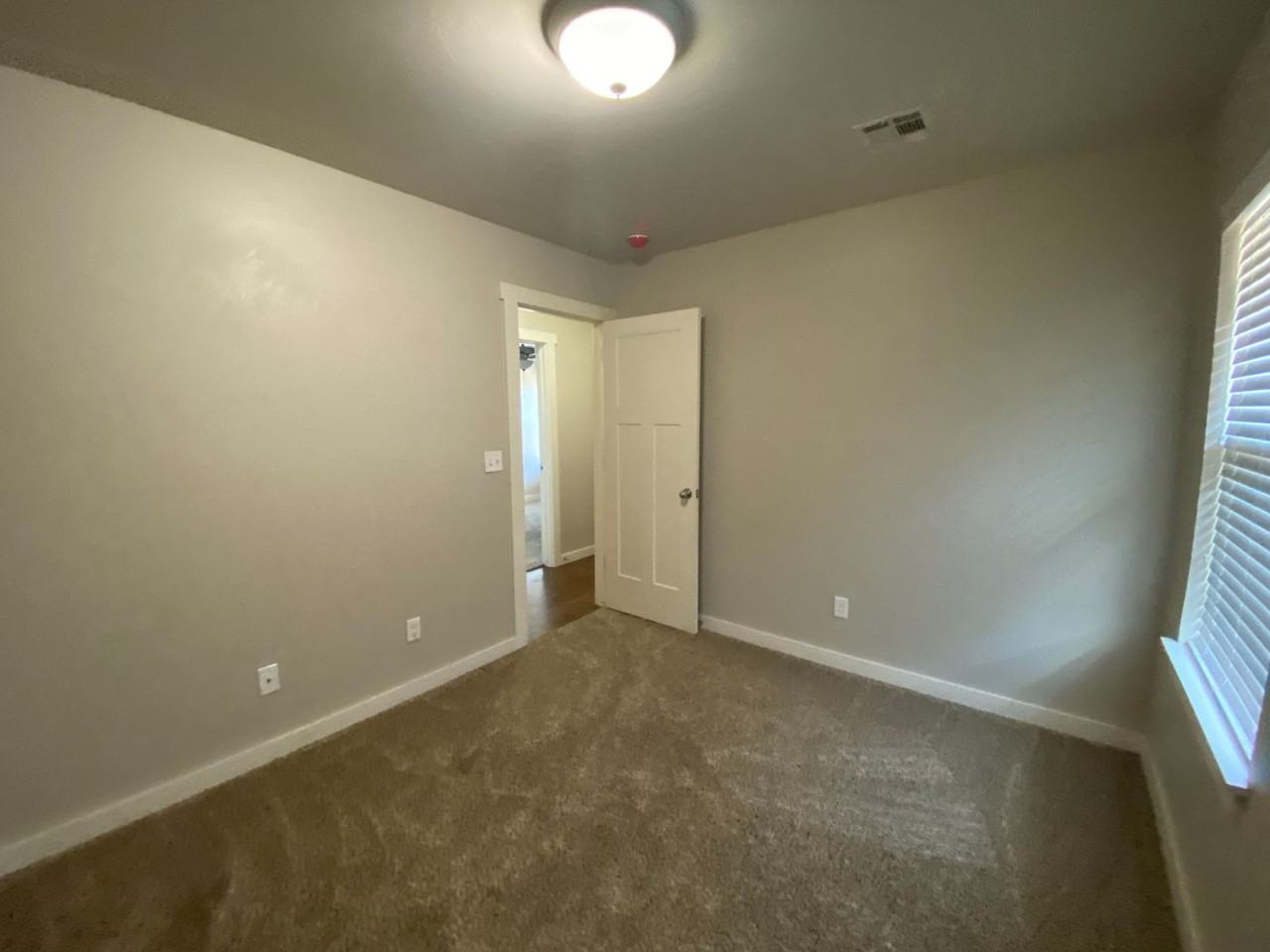 737 Sw 13th St - Photo 2 of 35