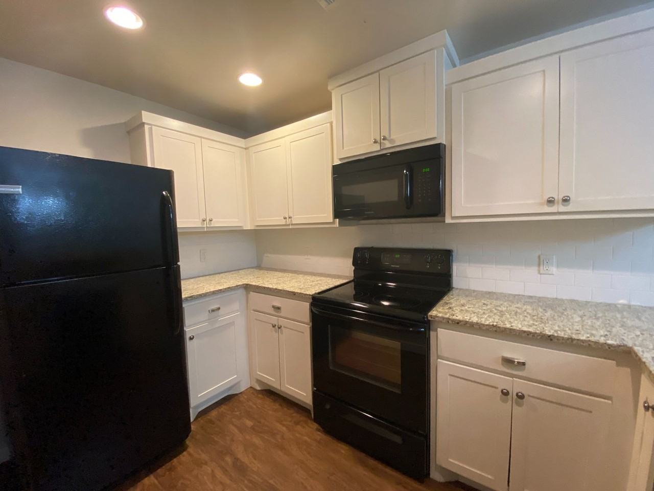 737 Sw 13th St - Photo 7 of 35