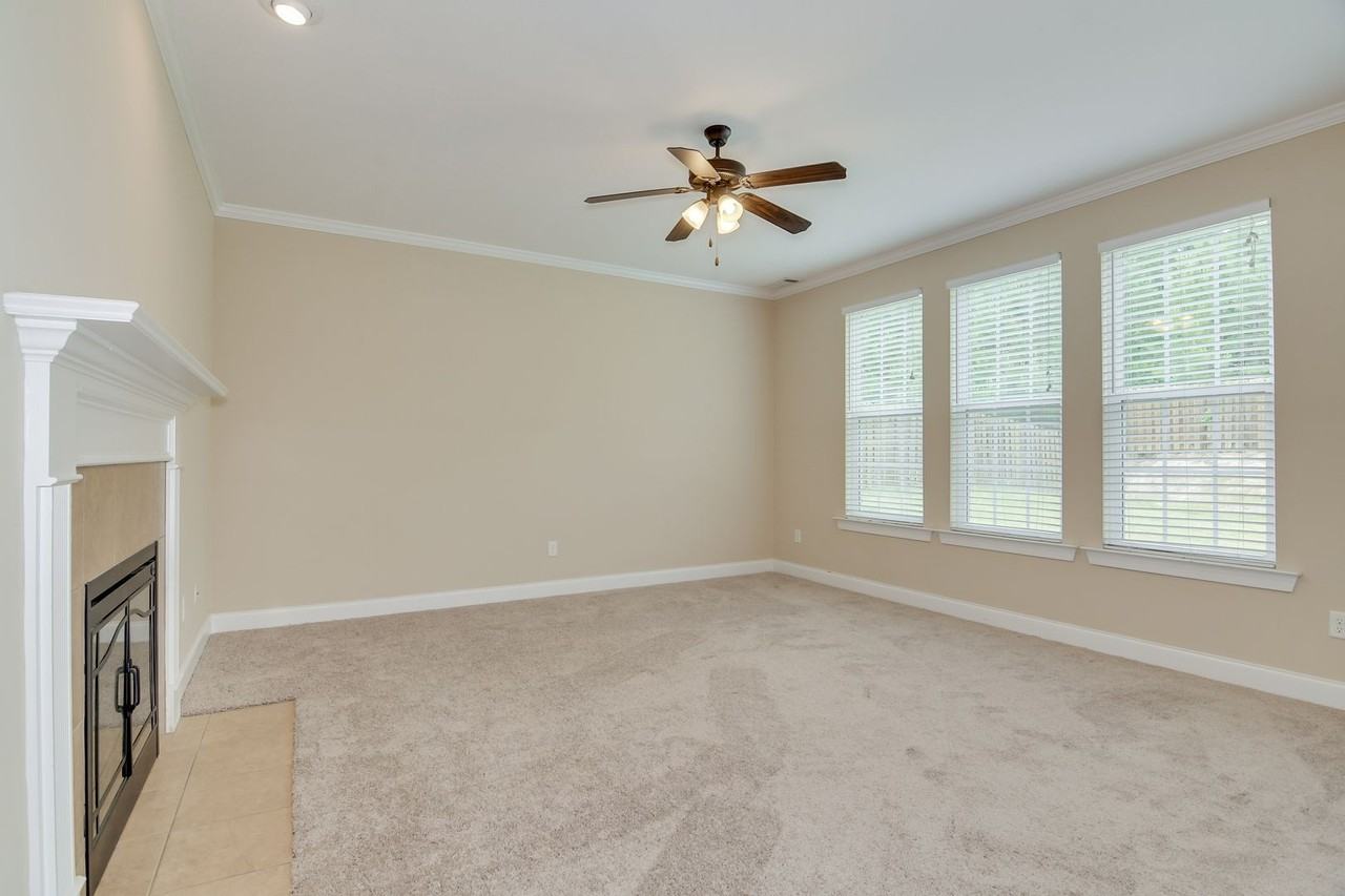 1031 Lancaster Way - Photo 7 of 41