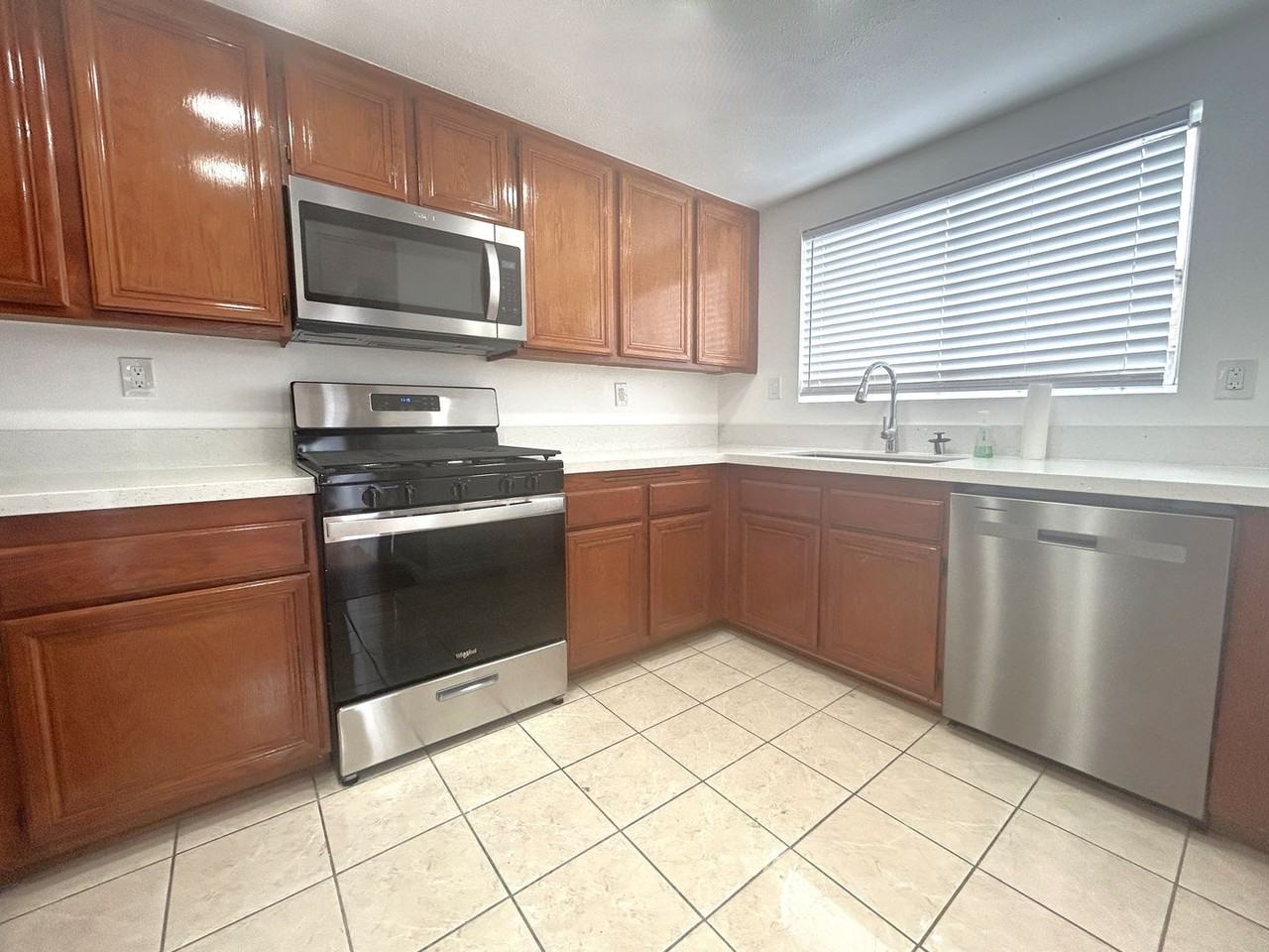 2538 Sundial Dr #E - Photo 3 of 25