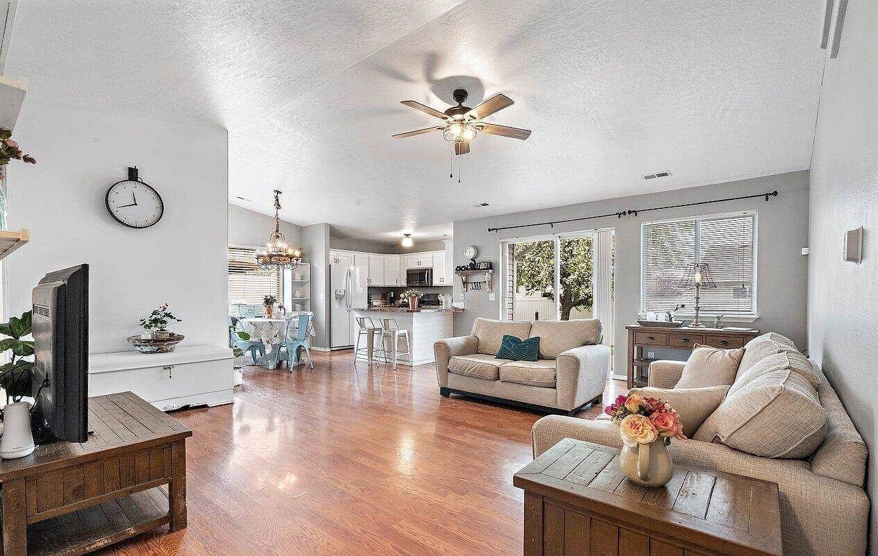 2693 West Beth Loop - Photo 4 of 13