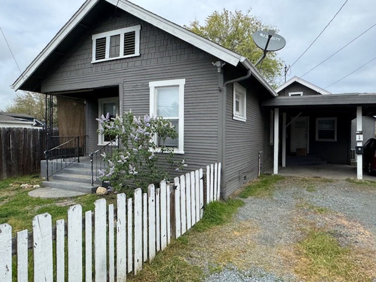 1114 W 8th St - Photo 4 of 25