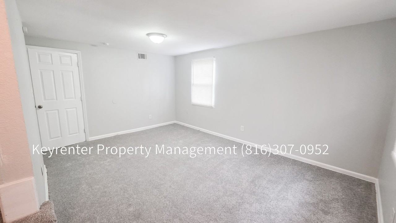 1010 S Osage St - Photo 4 of 20