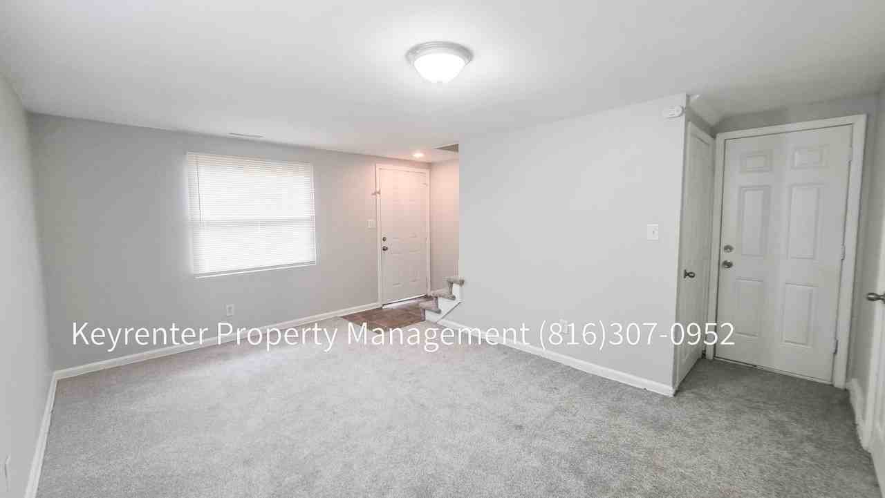 1010 S Osage St - Photo 5 of 20