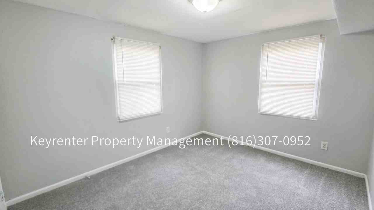 1010 S Osage St - Photo 6 of 20