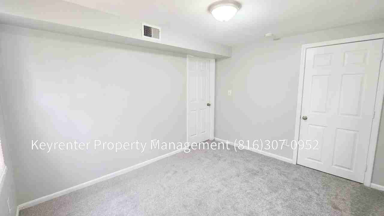 1010 S Osage St - Photo 7 of 20