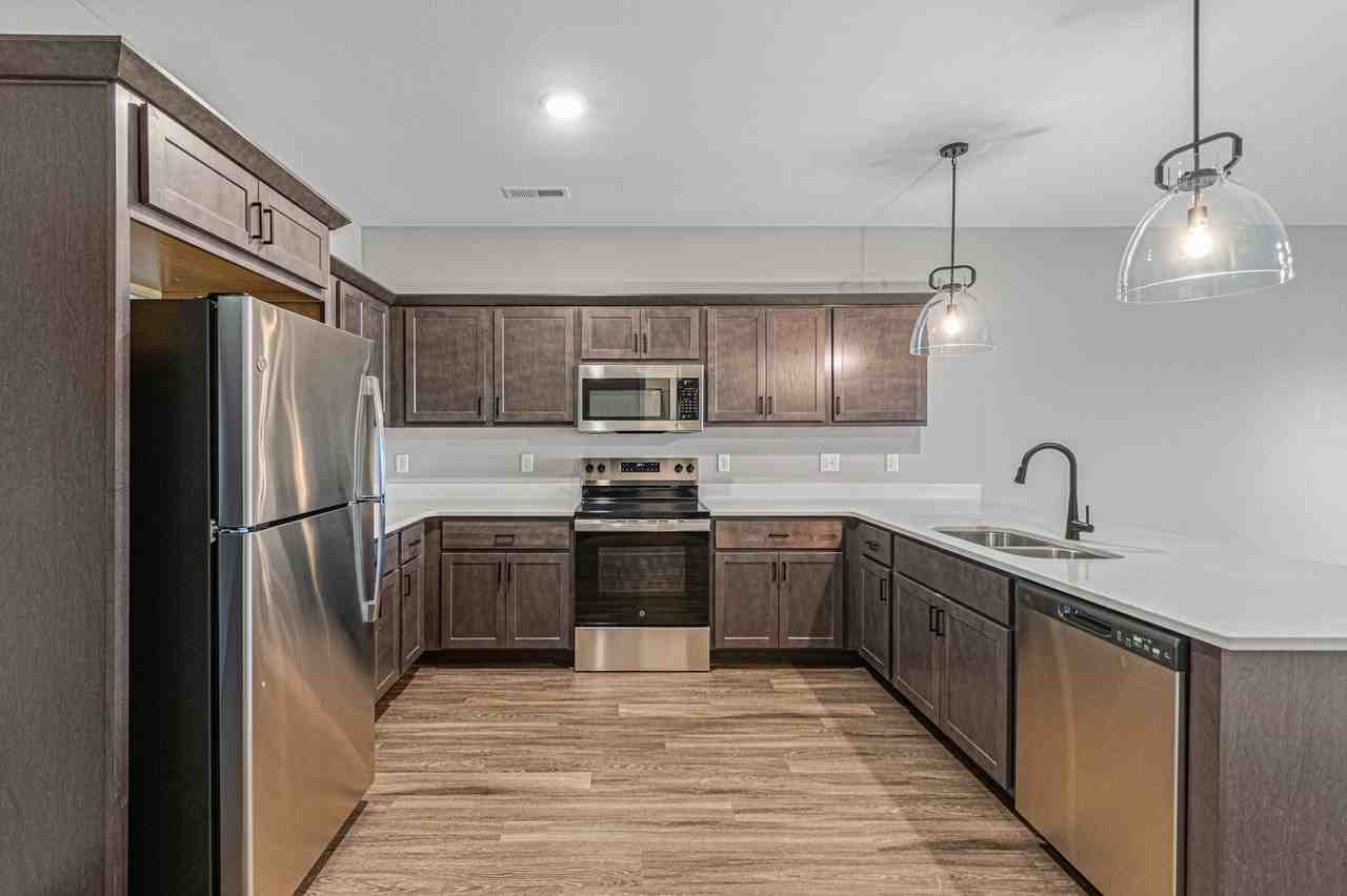 Madison Ave Condos - Photo 5 of 45