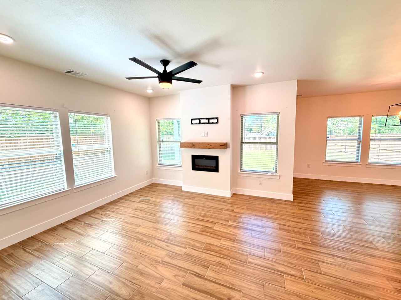 1720 Lloyd Ave - Photo 5 of 19