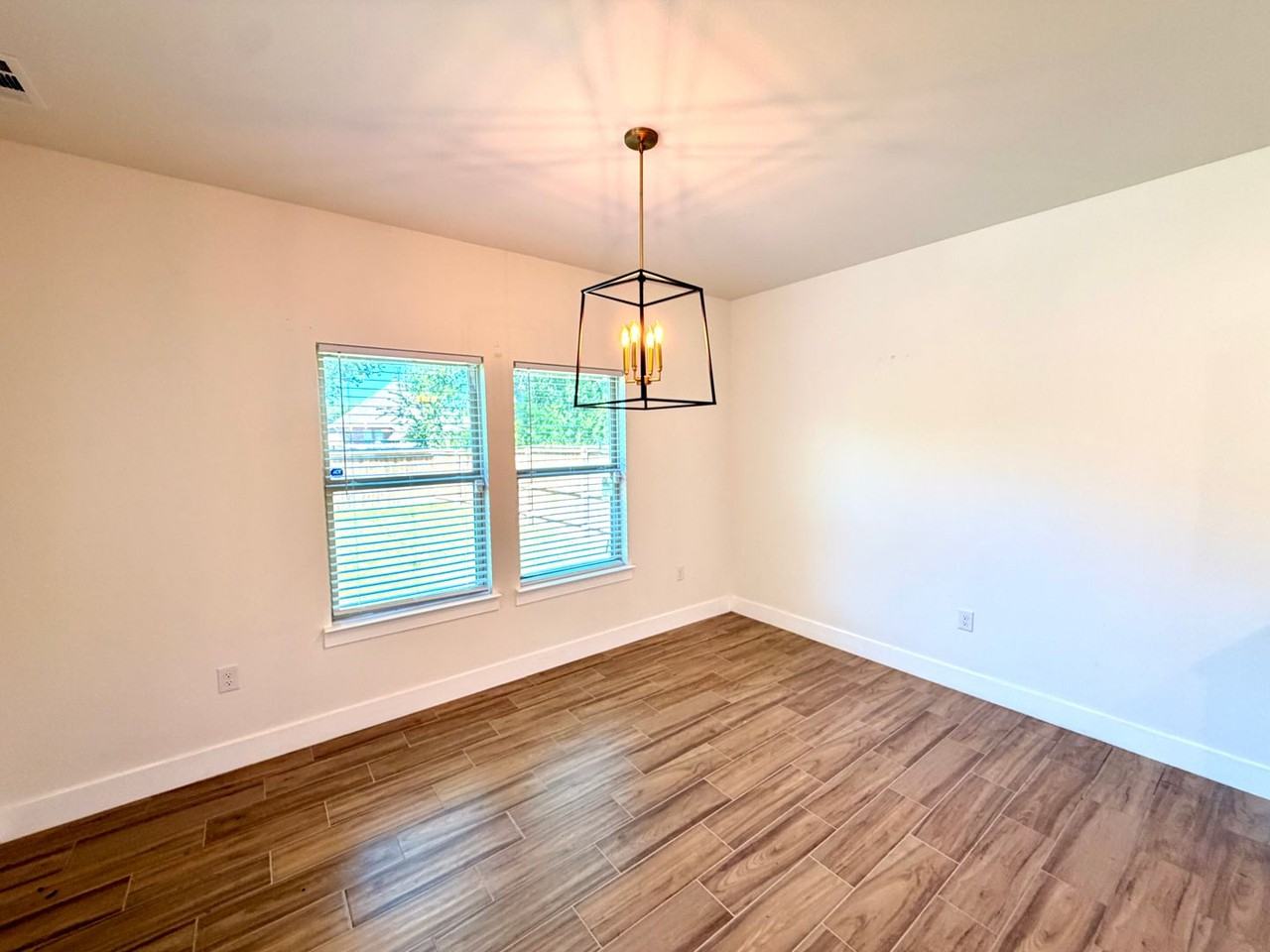 1720 Lloyd Ave - Photo 6 of 19