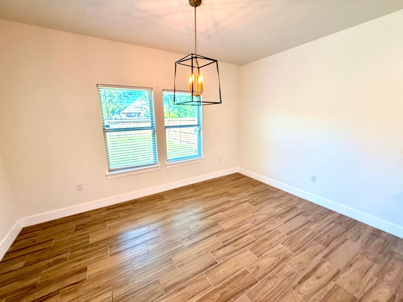 1720 Lloyd Ave - Photo 7 of 19