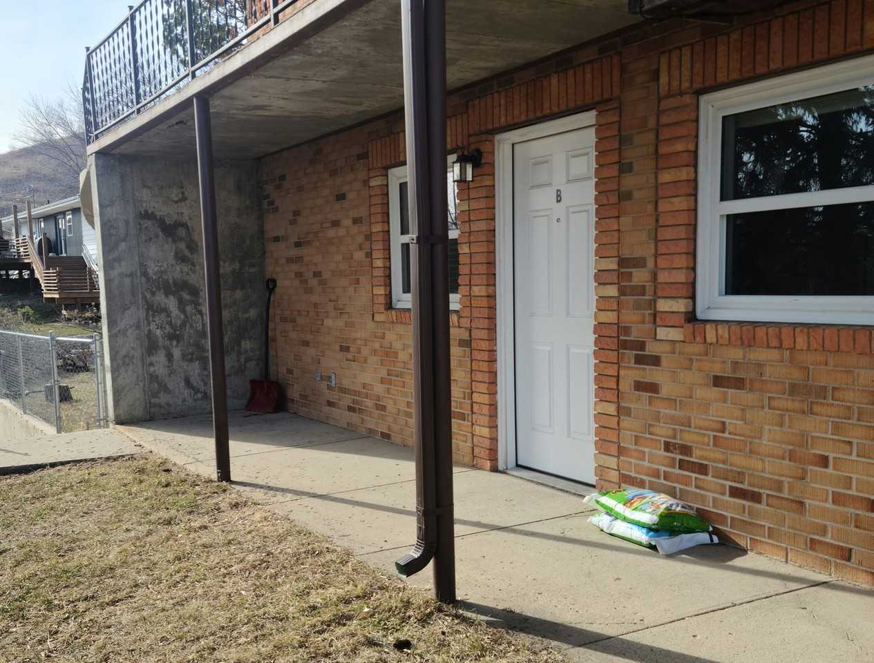 1204 9th St Nw #B - Photo 2 of 11