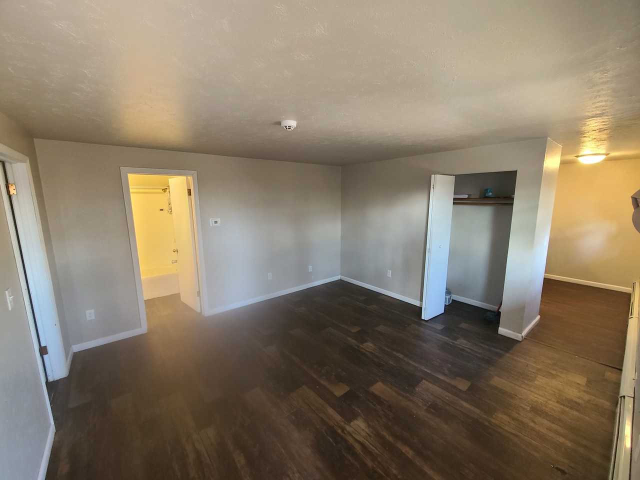 1204 9th St Nw #B - Photo 3 of 11