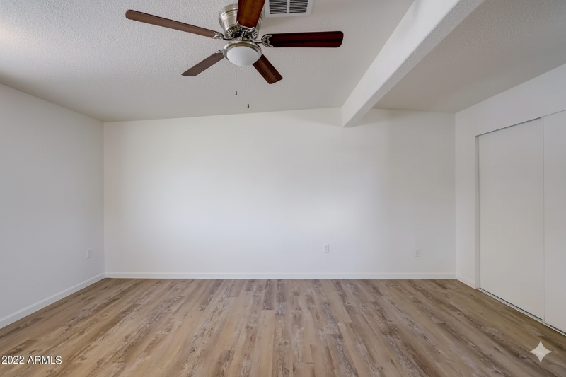 1908 E Lynne Ln #B - Photo 5 of 12