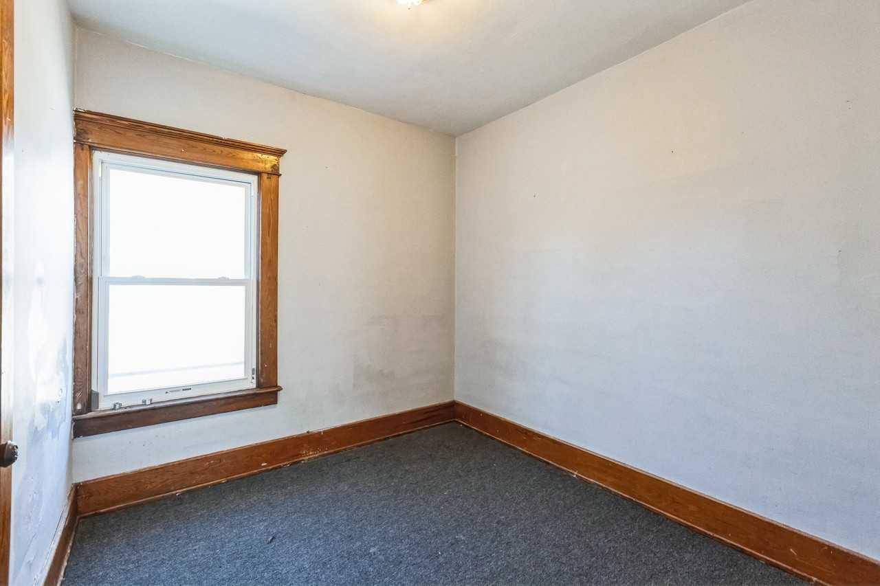 159 Royal Ave - Photo 5 of 8