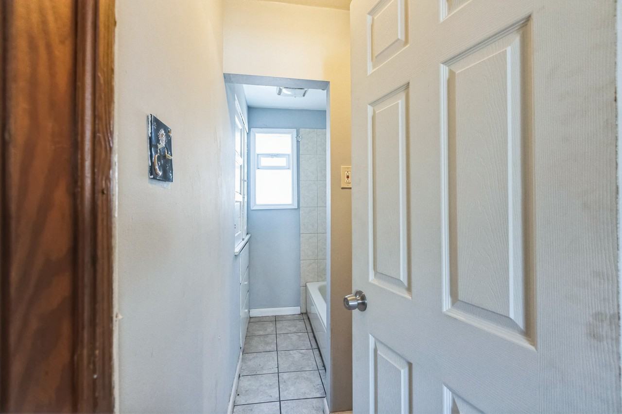 159 Royal Ave - Photo 7 of 8