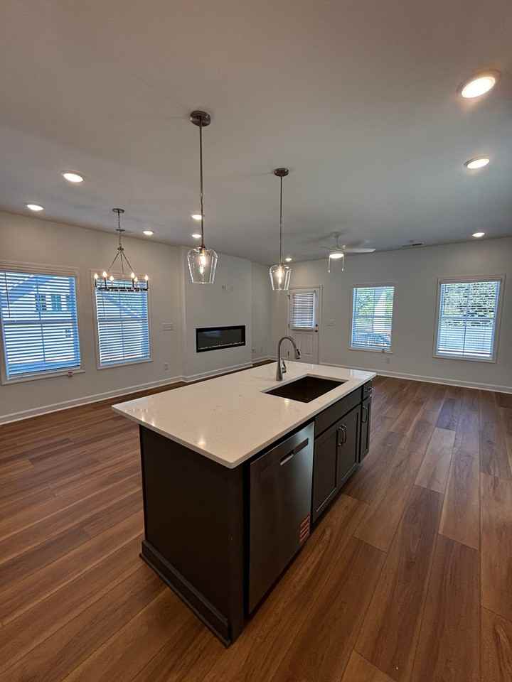 194 Summit Ave Se - Photo 2 of 13