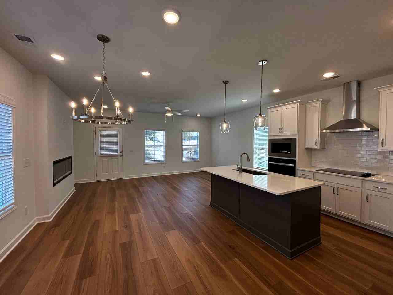 194 Summit Ave Se - Photo 3 of 13