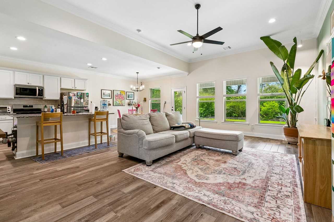 177 Cypresswood Dr - Photo 3 of 15