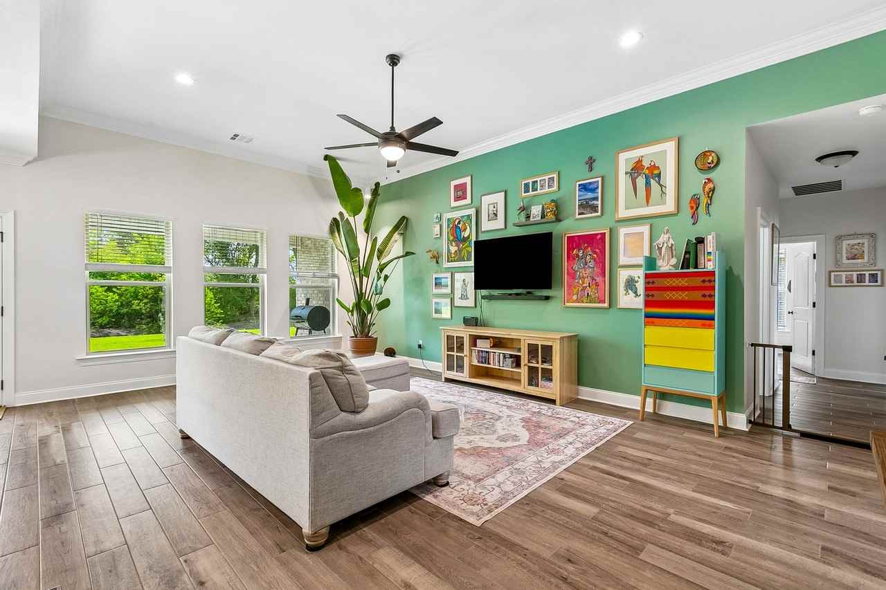 177 Cypresswood Dr - Photo 4 of 15