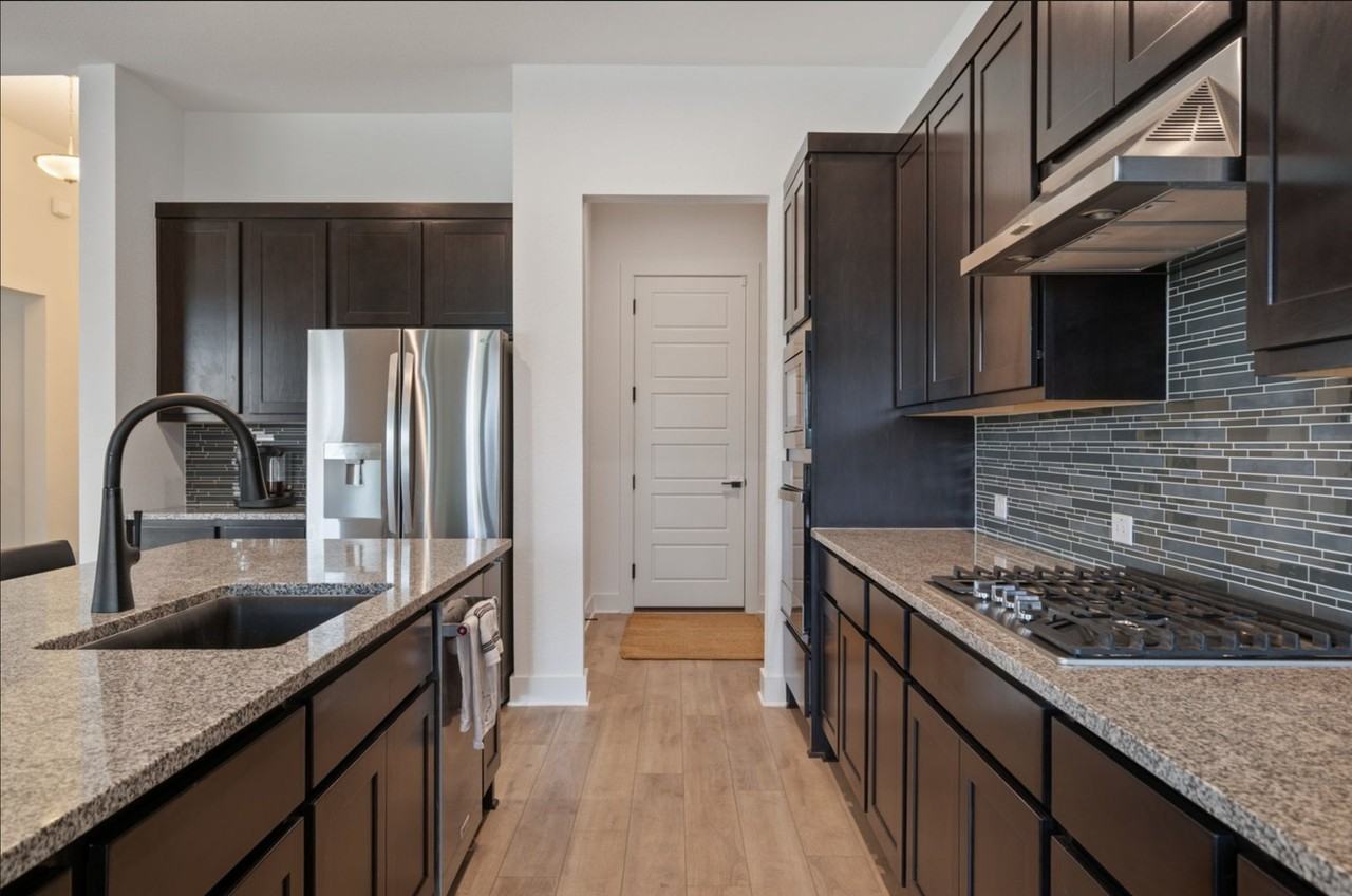 616 Hallwood Dr - Photo 5 of 20