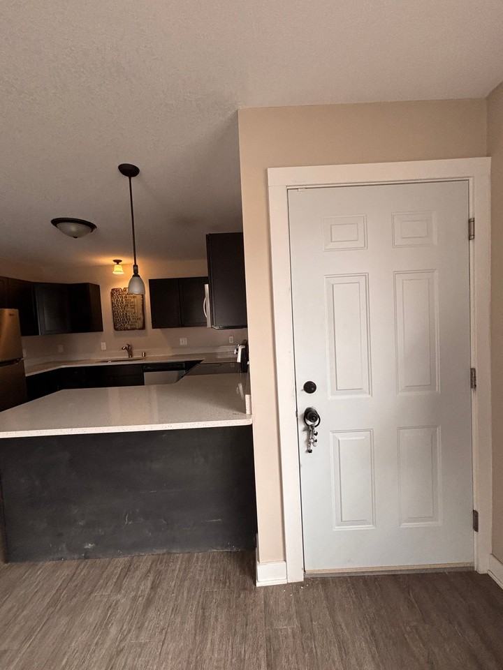 84 Curtice St E - Photo 3 of 7